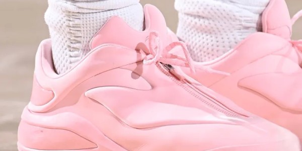 博鱼官网-亚历山大穿着粉色Shai001，得到20分1篮板11助攻