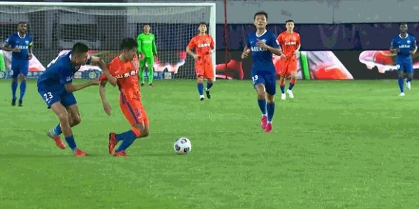 博鱼体育-【中超】费莱尼头球郭田雨建功 沧州0比2不敌山东