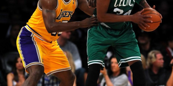 从受伤到接管比赛：00年总决赛G4鲨鱼犯满 科比扛起湖人封神印城