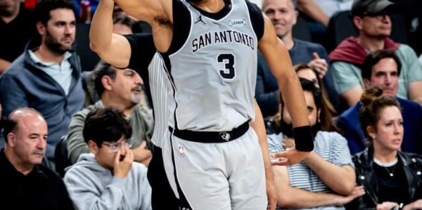 博鱼官网-完胜！福克斯25+7榜眼高开低走，阿夫迪亚29分6失误，新秀大爆发