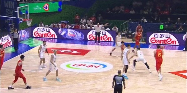 博鱼官网-砍下17分全场最高！赵睿成今夜男篮外线进攻唯一解