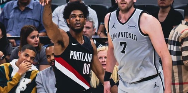 博鱼官网-完胜！福克斯25+7榜眼高开低走，阿夫迪亚29分6失误，新秀大爆发