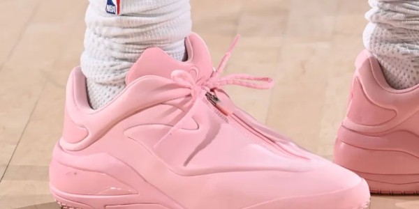 博鱼官网-亚历山大穿着粉色Shai001，得到20分1篮板11助攻