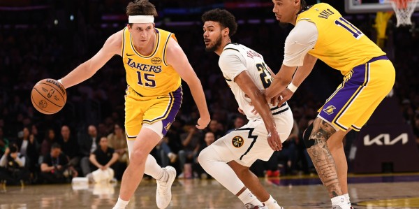 博鱼下载-全美热搜第一！里夫斯2罚1中+反弹绝平：轰32+7+6救赎两致命失误